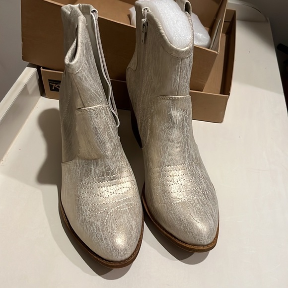 Dirty Laundry Unite Metallic Boot 10 NIB - Picture 4 of 9